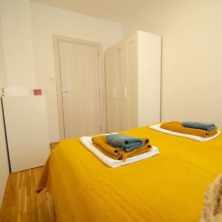 White Fields-Central 2-Bdrm Apartment With Parking Νόβι Σαντ Εξωτερικό φωτογραφία