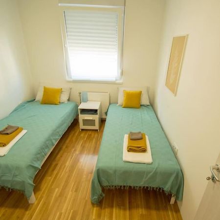 White Fields-Central 2-Bdrm Apartment With Parking Νόβι Σαντ Εξωτερικό φωτογραφία