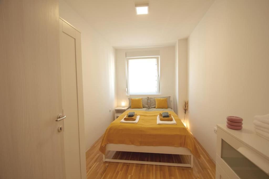 White Fields-Central 2-Bdrm Apartment With Parking Νόβι Σαντ Εξωτερικό φωτογραφία