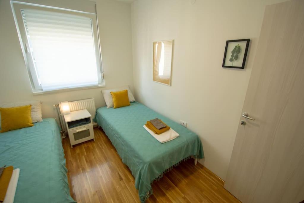 White Fields-Central 2-Bdrm Apartment With Parking Νόβι Σαντ Εξωτερικό φωτογραφία