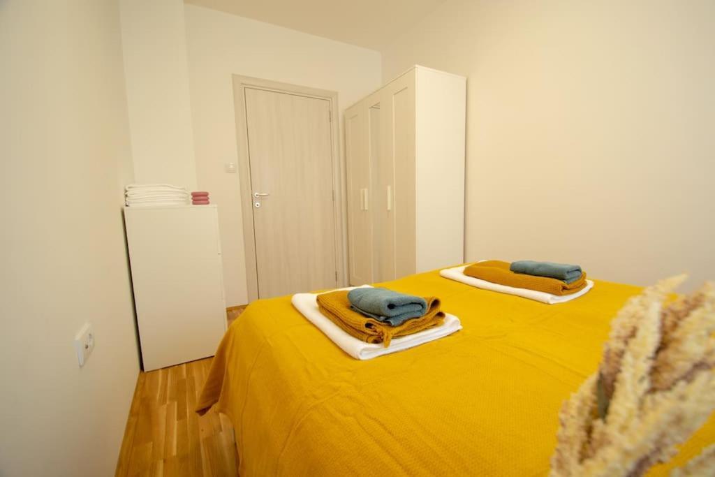 White Fields-Central 2-Bdrm Apartment With Parking Νόβι Σαντ Εξωτερικό φωτογραφία