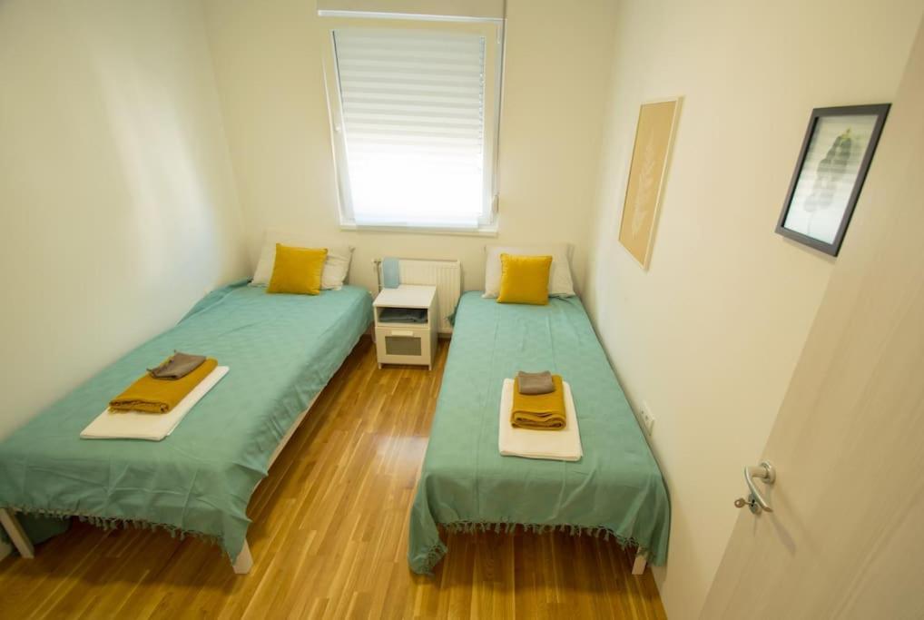 White Fields-Central 2-Bdrm Apartment With Parking Νόβι Σαντ Εξωτερικό φωτογραφία
